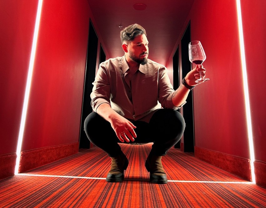 Andreey Felipe, o brasileiro que se destaca pelo terceiro ano em prêmio de influenciadores na Europa