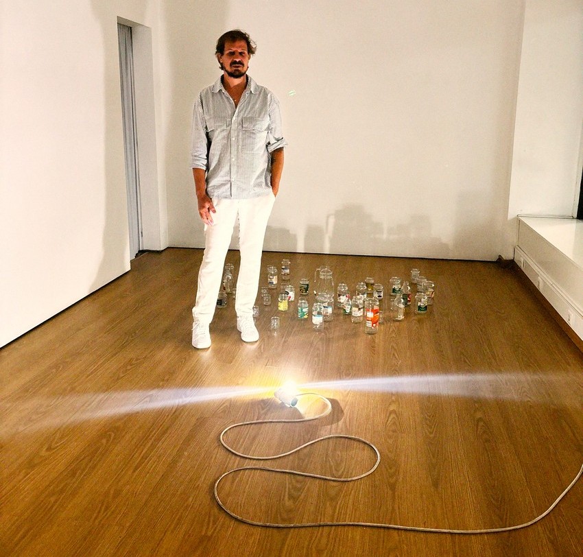 Artista capixaba João Cóser inaugura exposição individual na Europa, no Ateliê B12, em Portugal