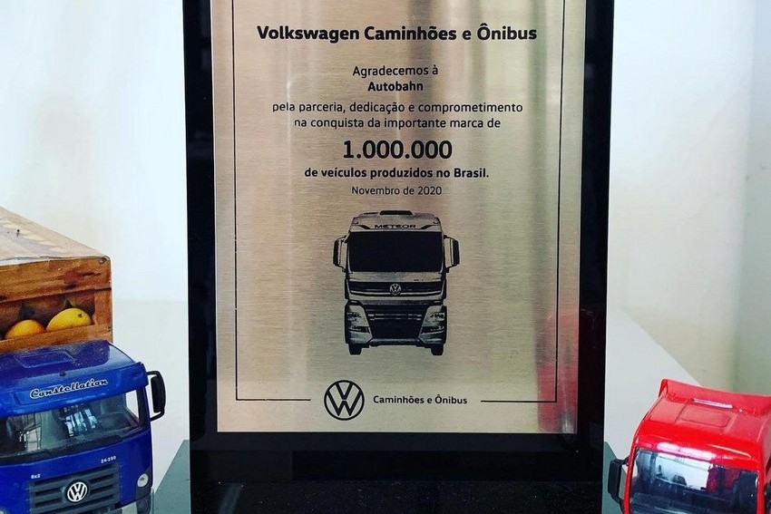 Autobahn Caminhões recebe placa de agradecimento da Volkswagen Caminhões e Ônibus
