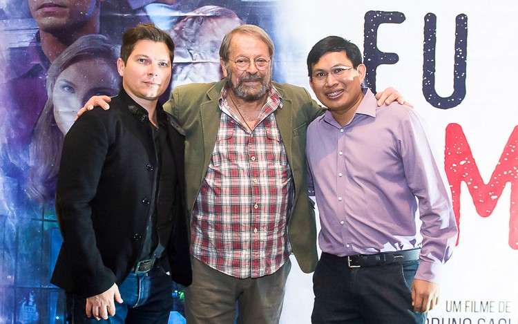 Carlos Vereza entre o diretor Bruno Saglia e o produtor de imagens aéreas Germano