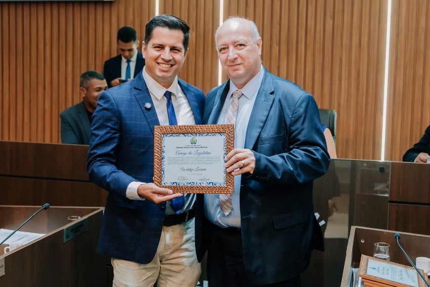 Dr. Waldyr Loureiro recebe homenagem em solenidade na Câmara Municipal de Guarapari, no Espírito Santo