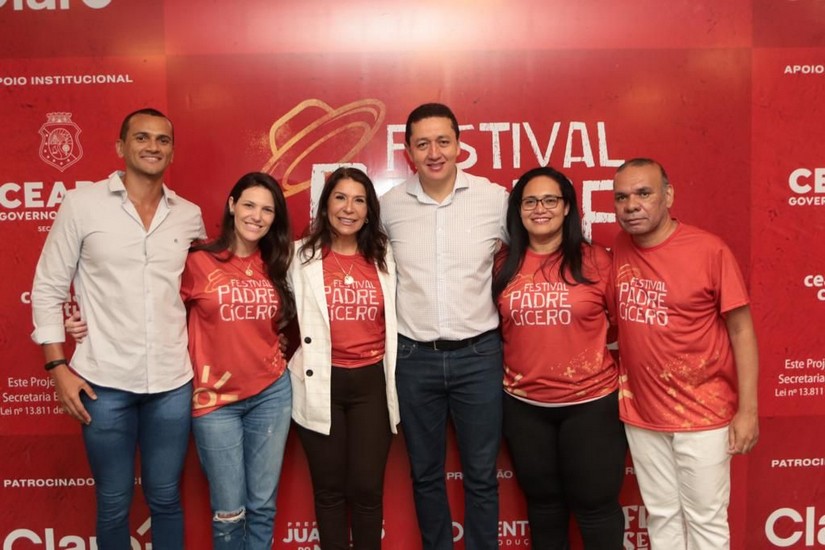 Emerson Mendes, Paula Passos, Márcia Mamede, o prefeito de Juazeiro do Norte Glêdson Lima Bezerra, Tayana Santos e Juninho Batista - 02