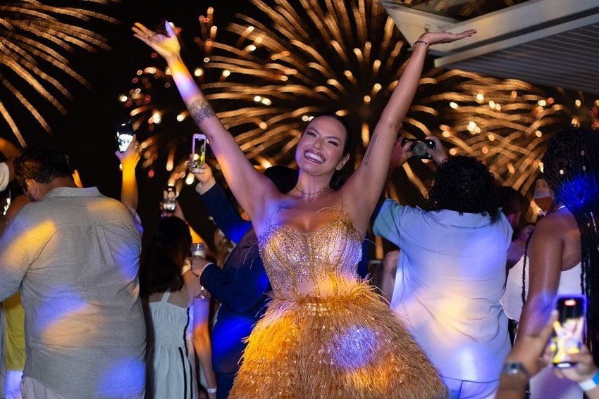 Gabi Lima começa o ano no modo turbo e levanta o público no Réveillon de Copacabana