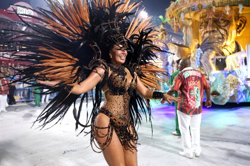 Gardênia Cavalcanti brilha como musa da Grande Rio em desfile inspirado no Manguebeat