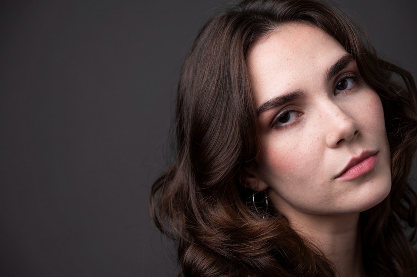 Isabela Faleiro estreia no cinema em ‘Minha melhor amiga’, protagonizado por Mônica Martelli e Ingrid Guimarães