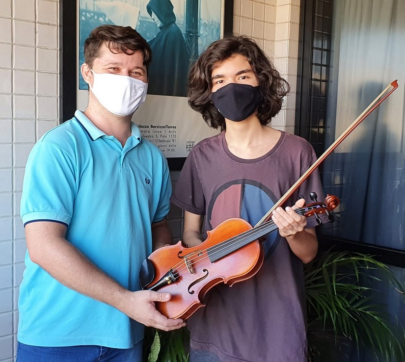  Julio César Vesper e Marcos Pandolfi fazendo história na arte da luthieria