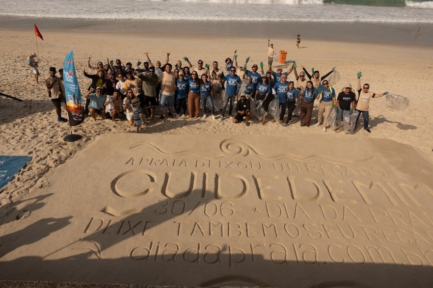 Mais de mil voluntários participaram do maior mutirão de limpeza de praias do Rio no primeiro Dia da Praia