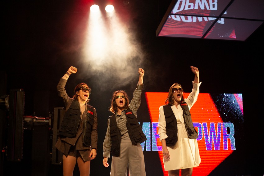 Miá Mello, Camila Raffanti e Juliana Araripe estreiam comédia sobre menopausa, liberdade e recomeço