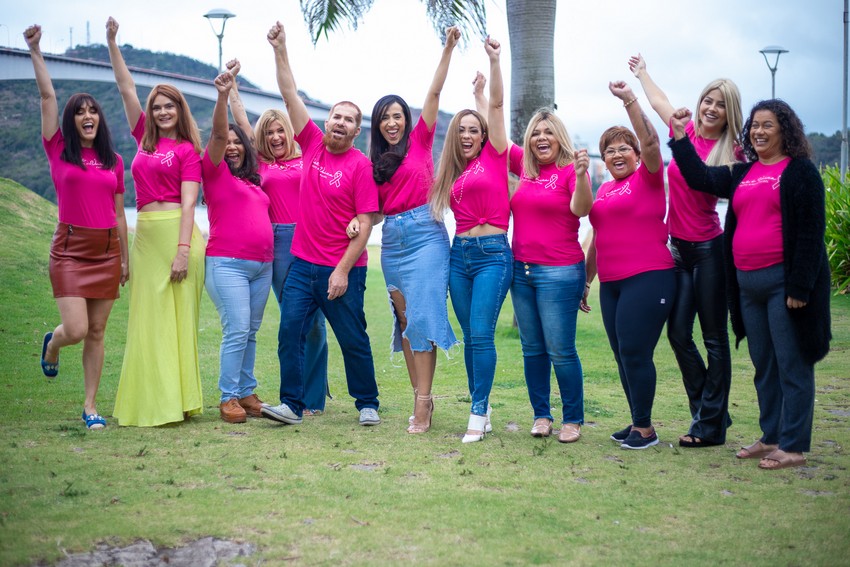 Mulheres que venceram o câncer de mama participam de ensaio fotográfico alusivo ao Outubro Rosa