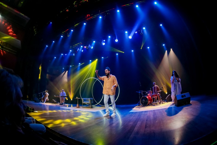 Sucesso de público, Fé no Flow, de Murilo Gun, ganha novas sessões no Teatro B32