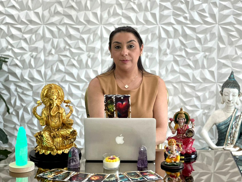 Taróloga Natalia, reconectando as pessoas com o próprio destino energético