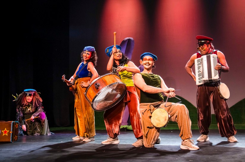 Sucesso de público e crítica, o musical A Incrível Viagem do Quintal retorna a São Paulo para curta temporada